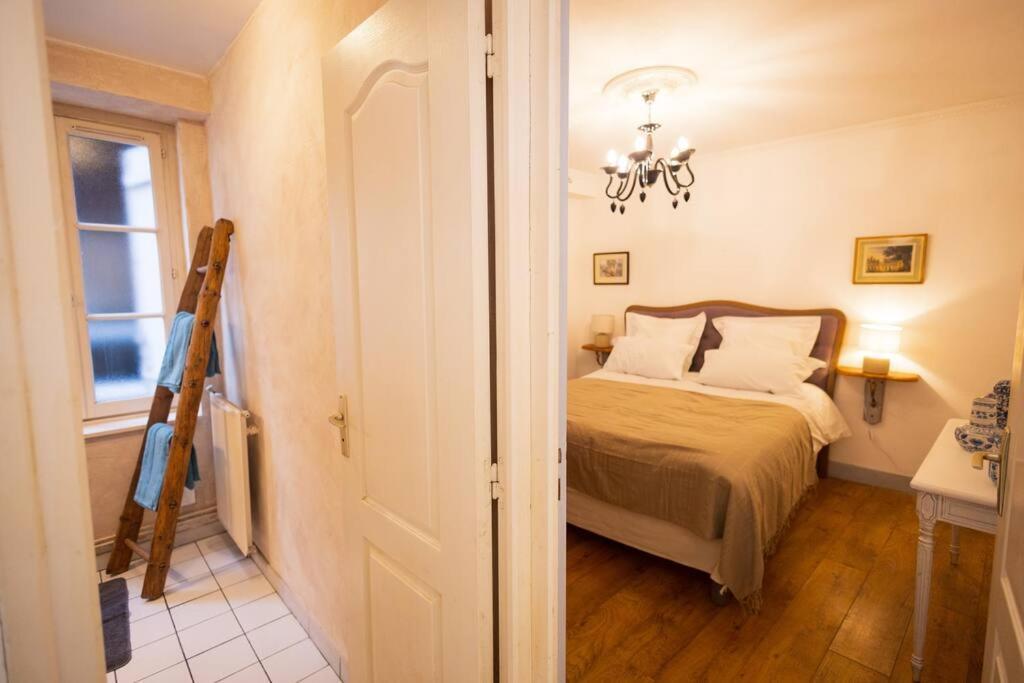 Le "Pied A Terre" - Appartement Plein Centre Avec Parking Prive Бурж Екстер'єр фото