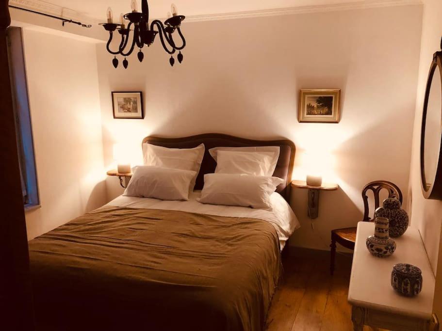 Le "Pied A Terre" - Appartement Plein Centre Avec Parking Prive Бурж Екстер'єр фото